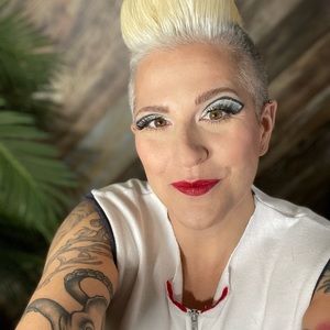 Meet your Posher, Athena